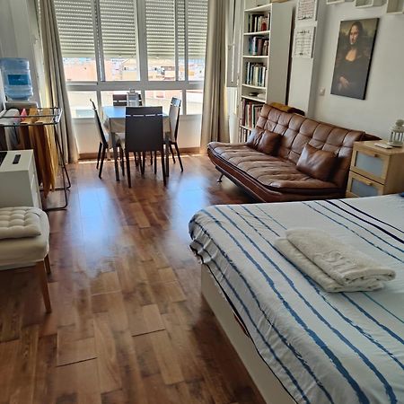 Apartamento Estudio Loft En El Centro Para 3 O 4 Personas Cama Doble Y Sofa Cama Check In A Partir De Las 15 Y 30 Min Pm Y Check Out Hasta Las 11 Y 30 Pm Con Wifi Normalmente No Se Puede Adelantar El Check In Torremolinos Ngoại thất bức ảnh